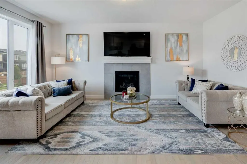 100 Emberside Glen