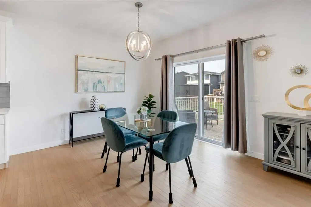 100 Emberside Glen