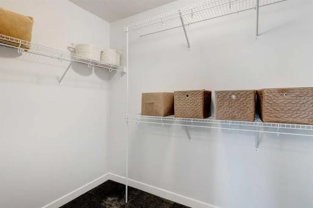 100 Emberside Glen