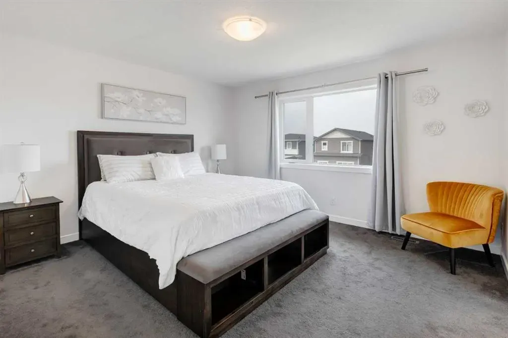 100 Emberside Glen
