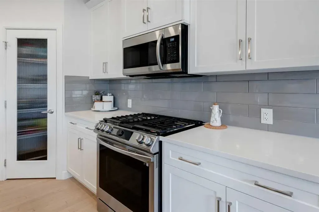 100 Emberside Glen