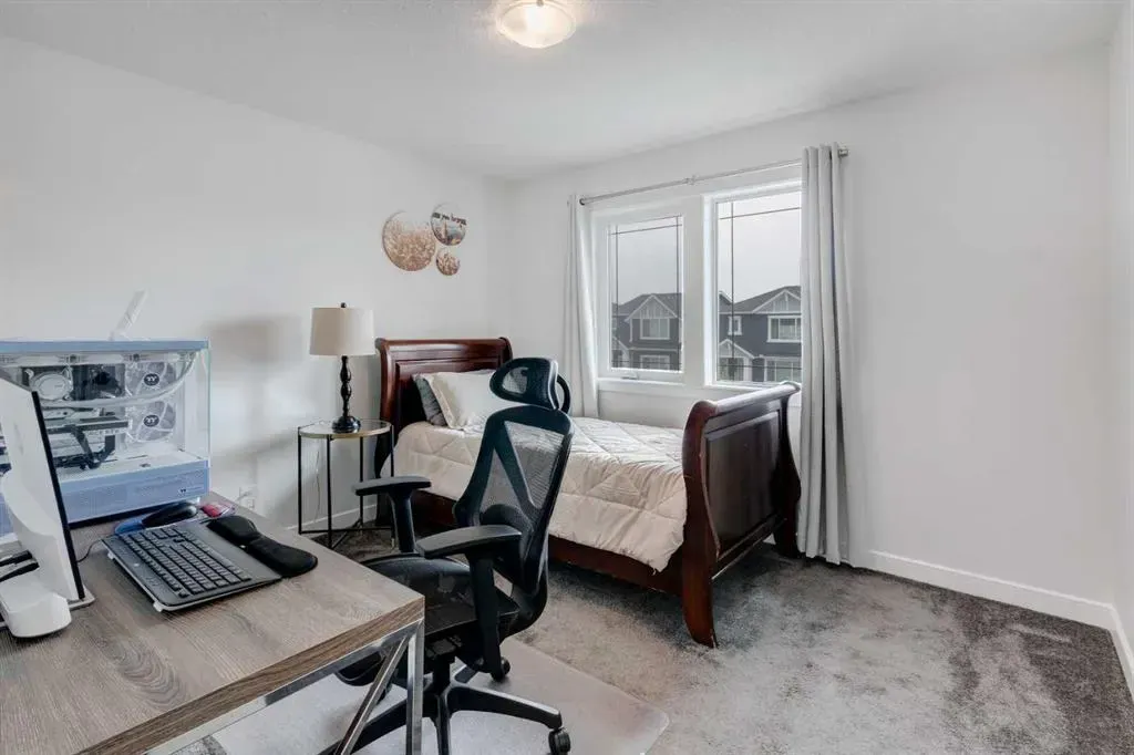 100 Emberside Glen