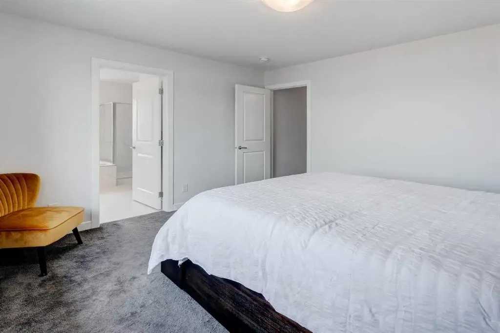 100 Emberside Glen
