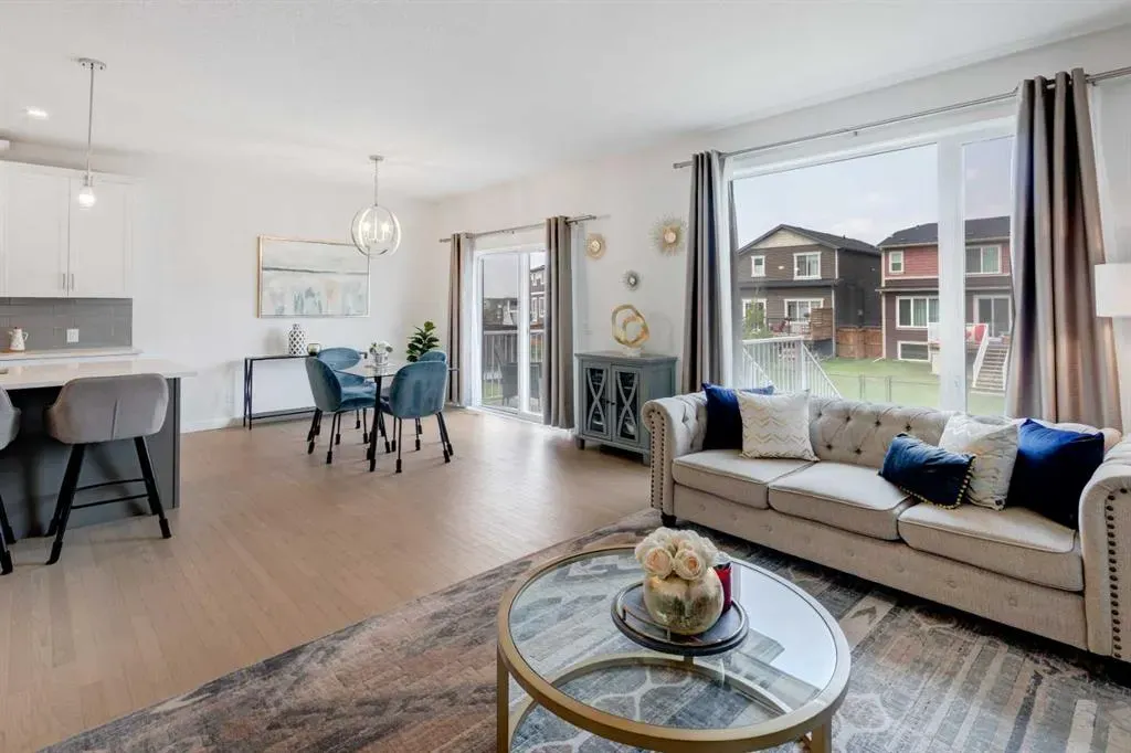 100 Emberside Glen