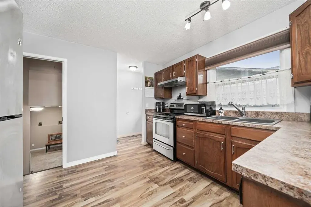 145 Carr Crescent