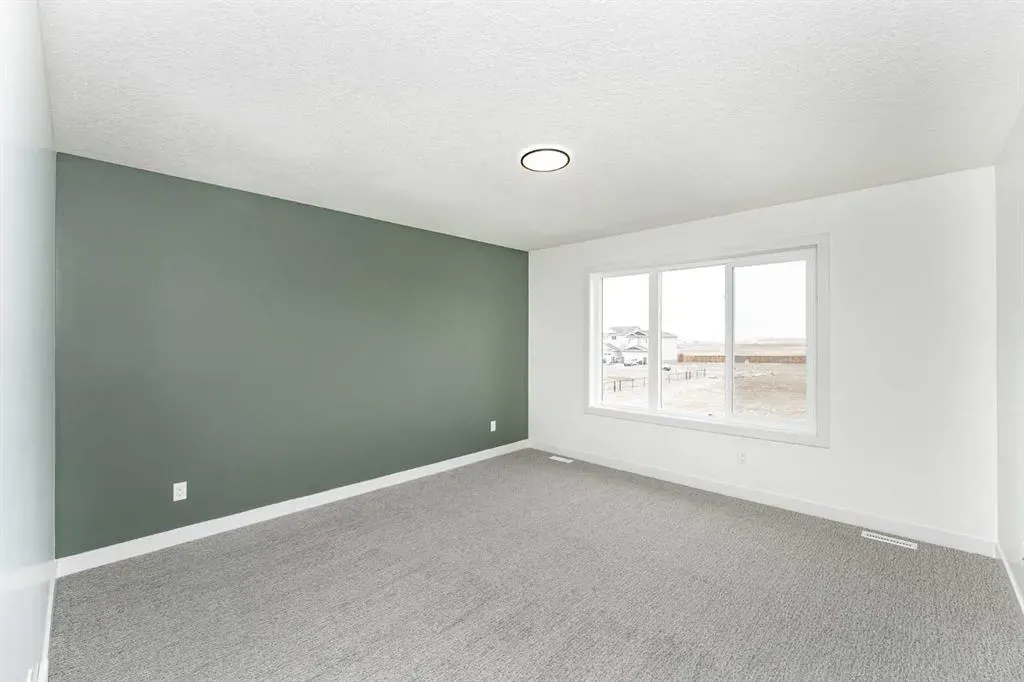 182 Lakewood Crescent