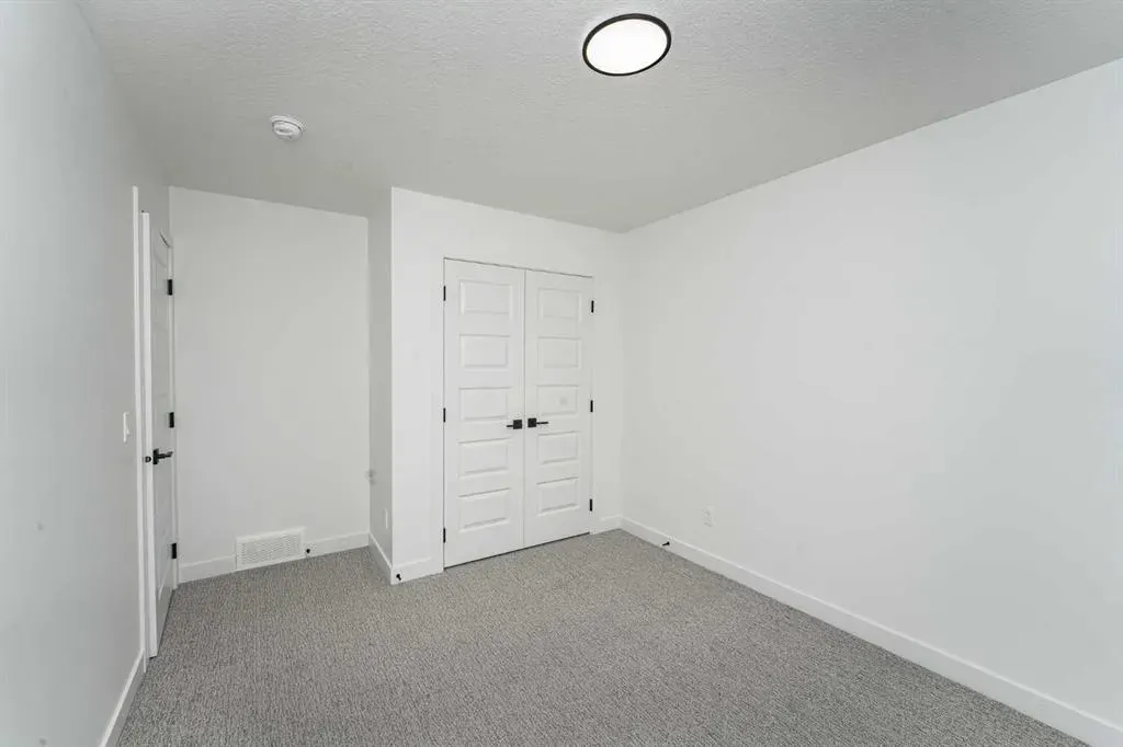 182 Lakewood Crescent