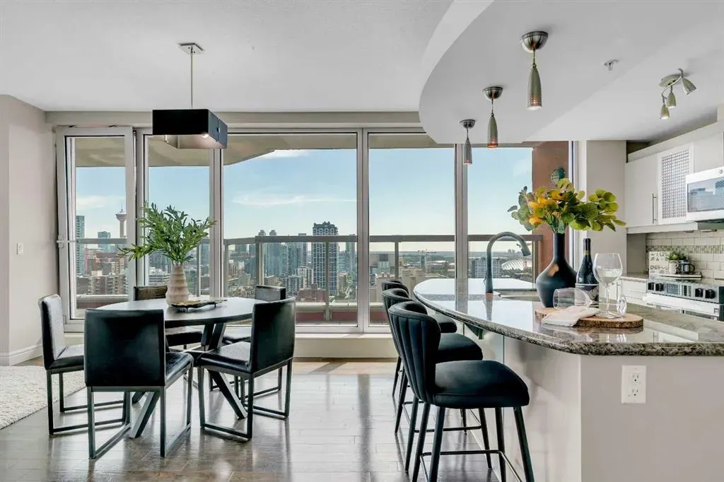 817 15 Avenue SW, #2200