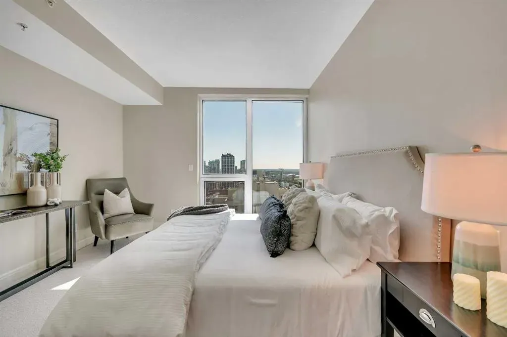 817 15 Avenue SW, #2200