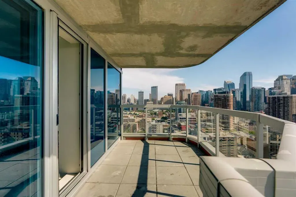 817 15 Avenue SW, #2200