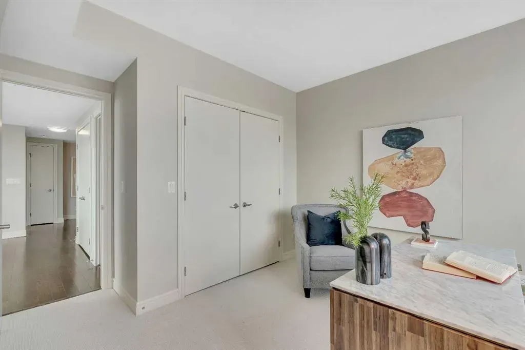 817 15 Avenue SW, #2200