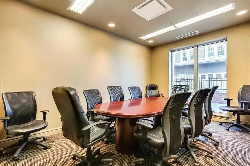 817 15 Avenue SW, #2200