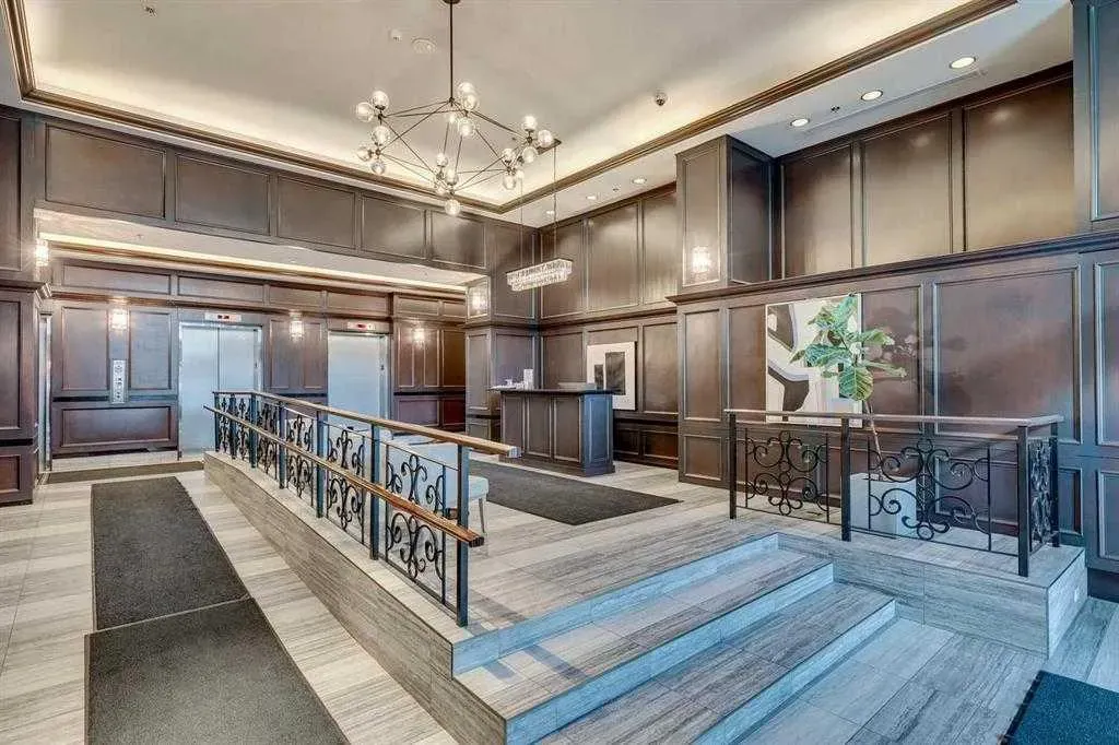 817 15 Avenue SW, #2200