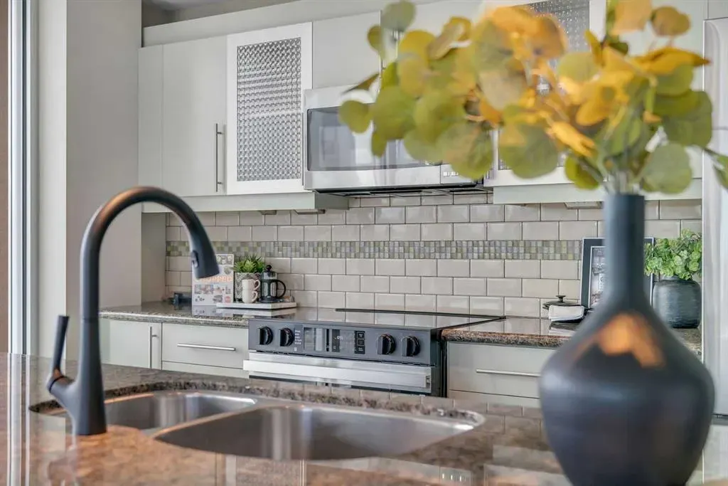 817 15 Avenue SW, #2200