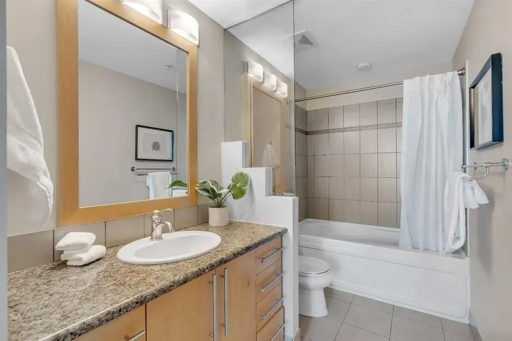 817 15 Avenue SW, #2200