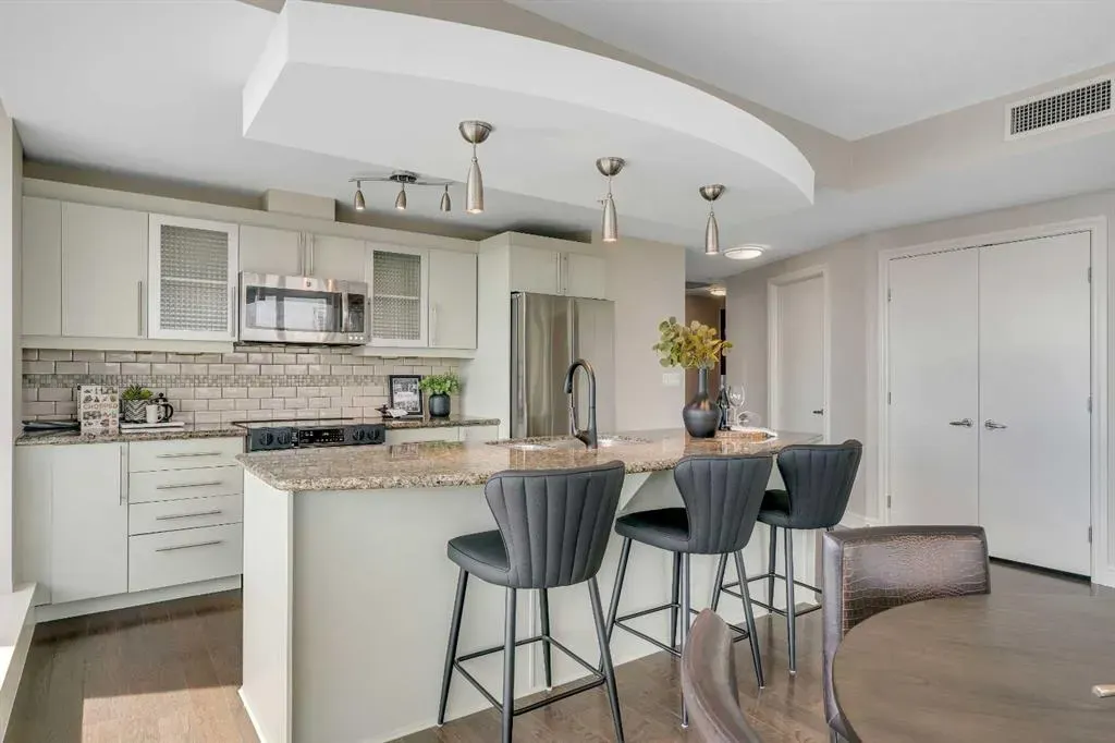817 15 Avenue SW, #2200