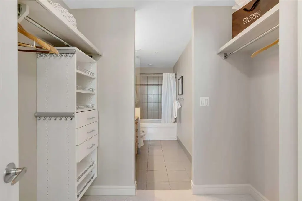 817 15 Avenue SW, #2200