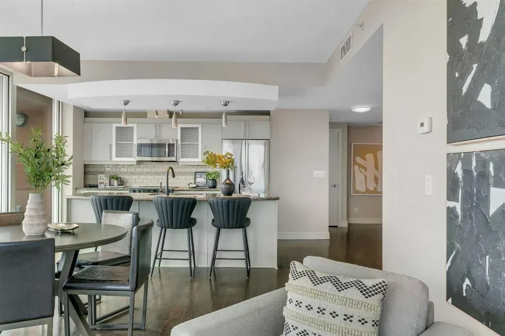 817 15 Avenue SW, #2200