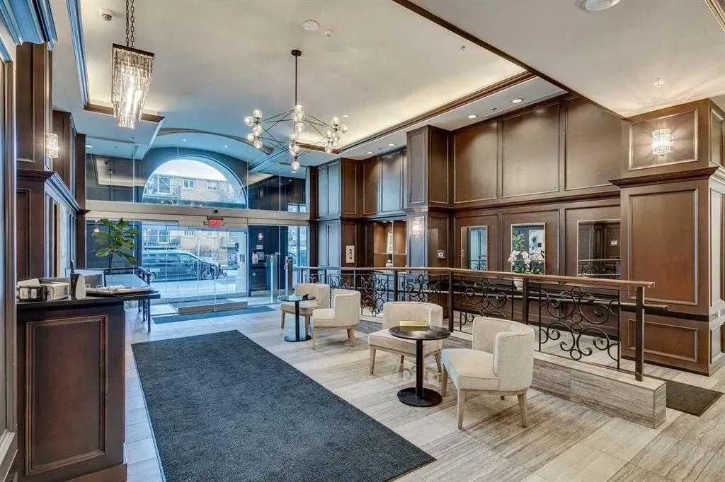 817 15 Avenue SW, #2200