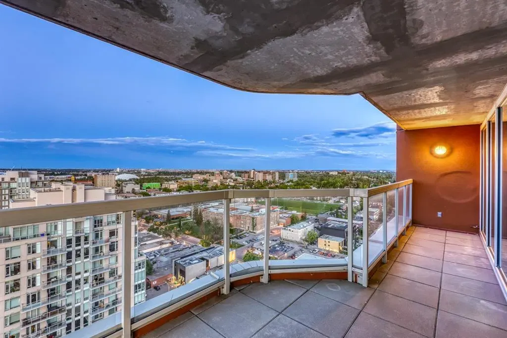 817 15 Avenue SW, #2200