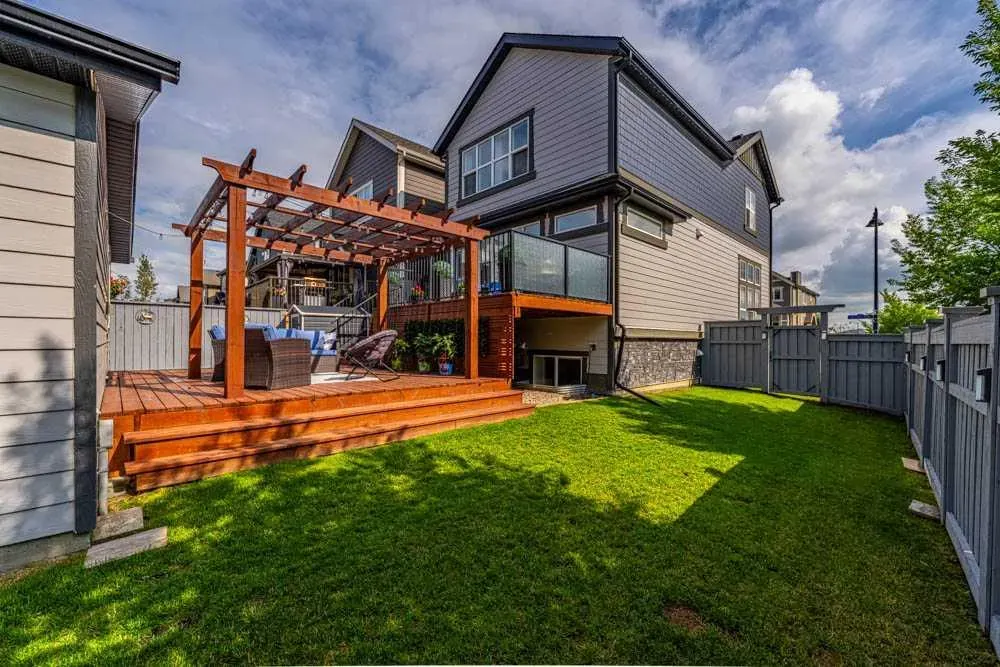 366 Masters Row SE