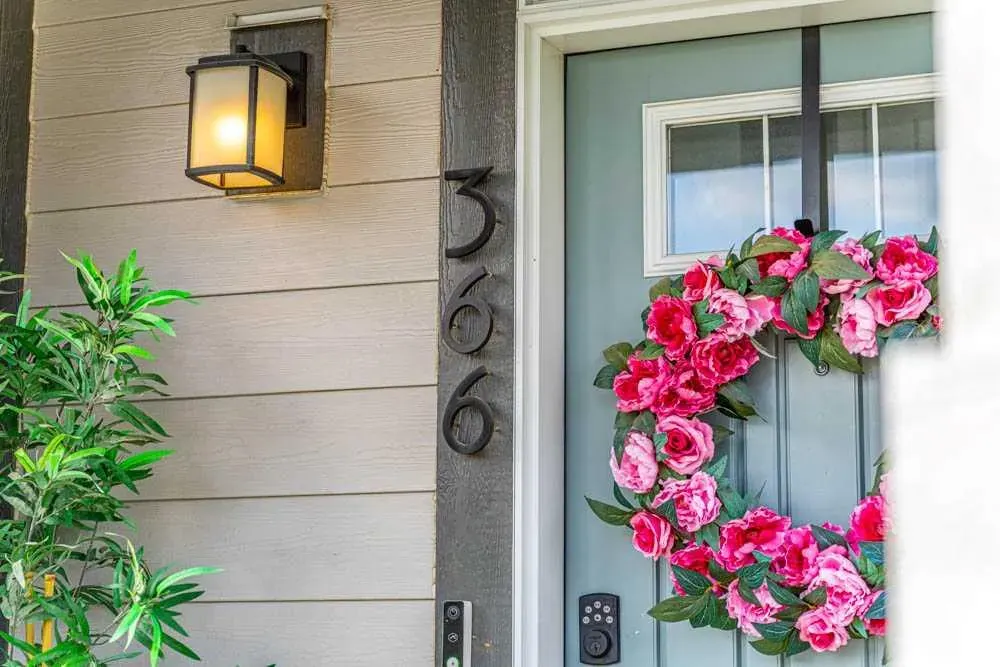 366 Masters Row SE