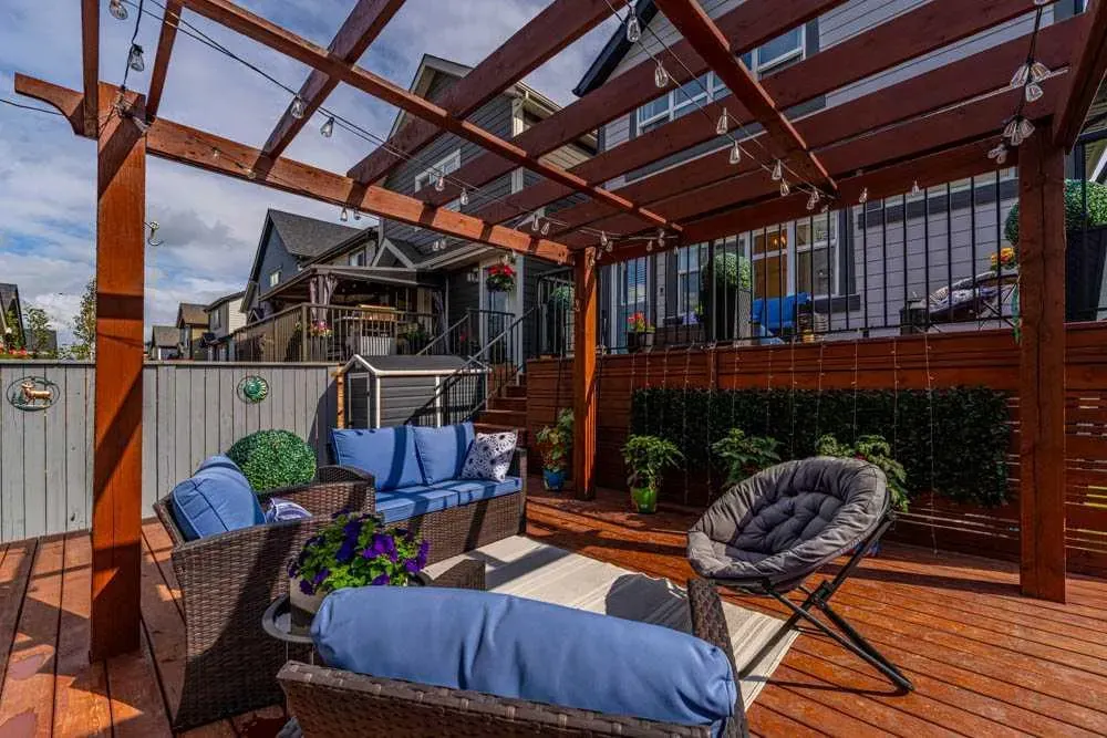 366 Masters Row SE