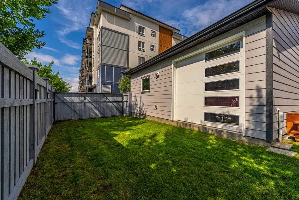 366 Masters Row SE