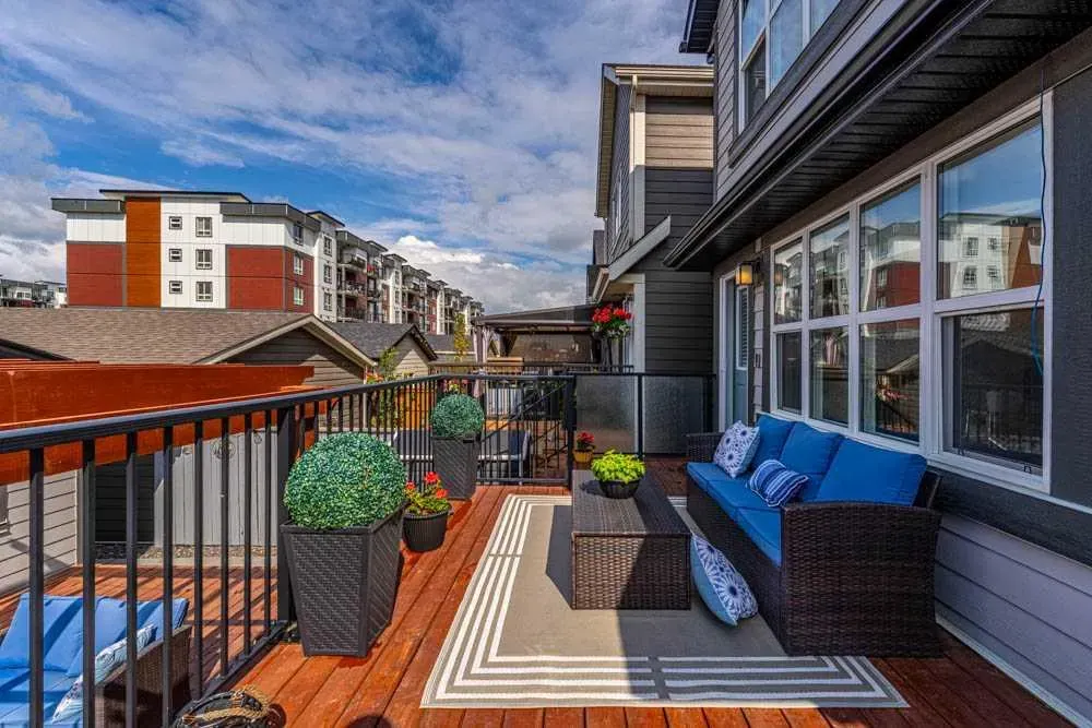 366 Masters Row SE