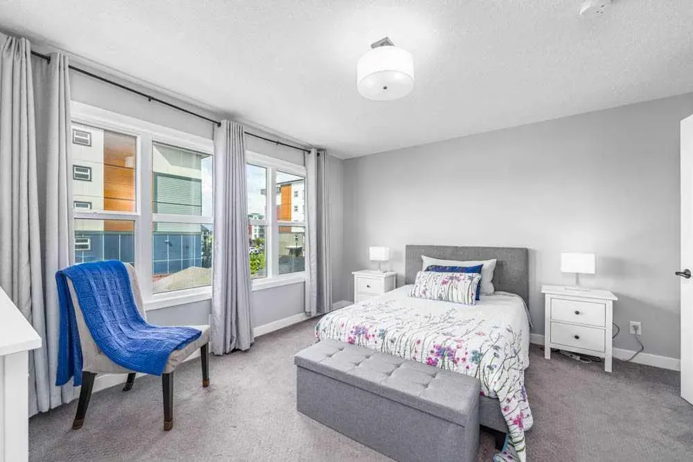 366 Masters Row SE