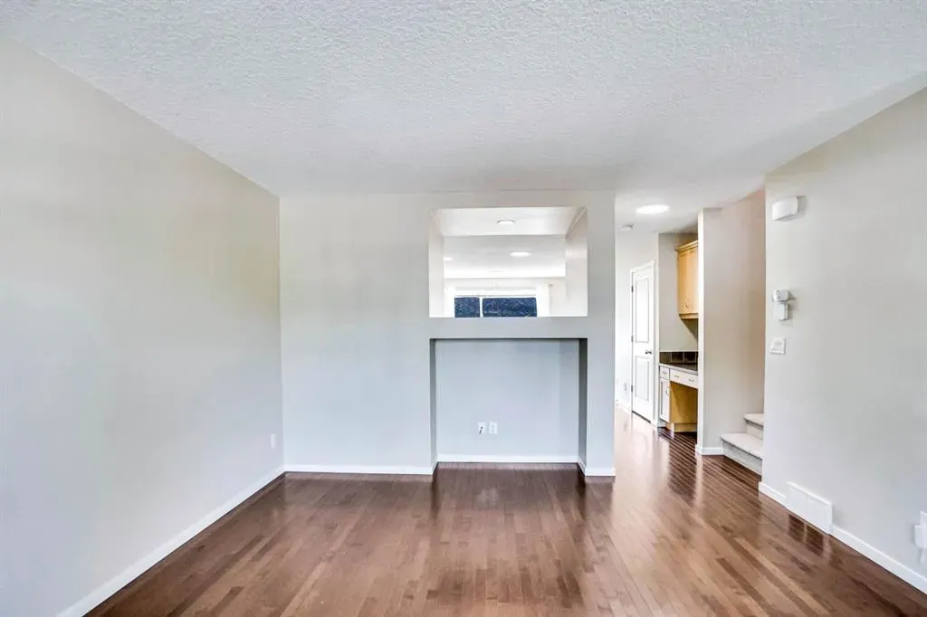 449 Evanston Drive N