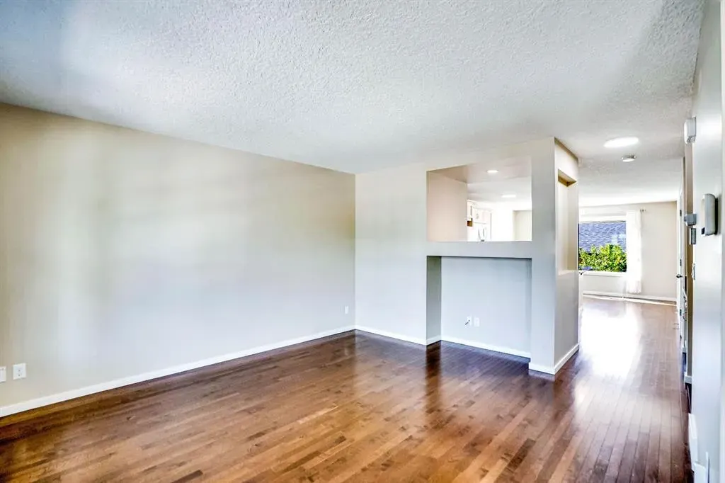 449 Evanston Drive N