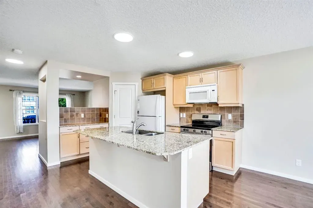 449 Evanston Drive N
