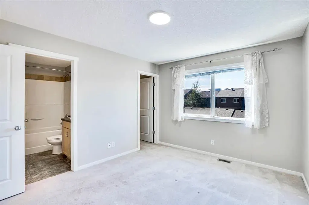 449 Evanston Drive N