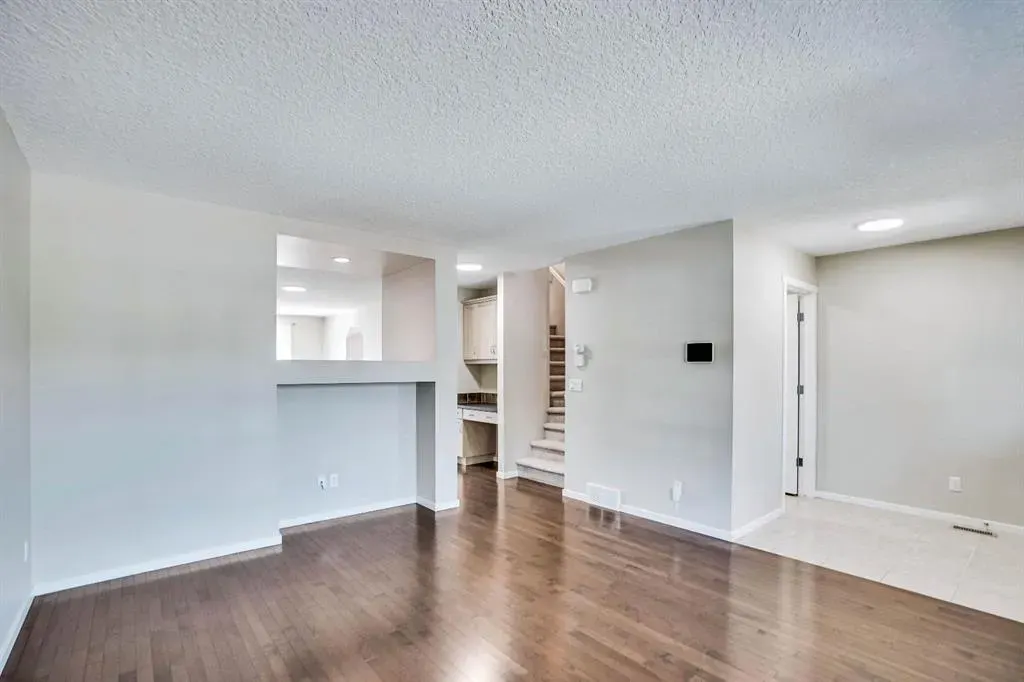 449 Evanston Drive N