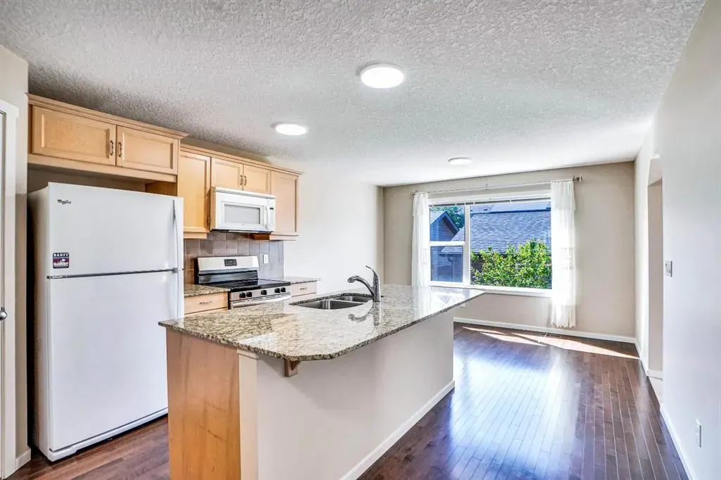 449 Evanston Drive N