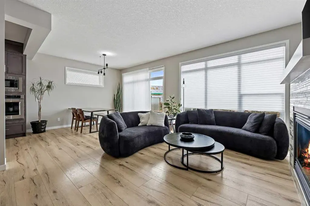 127 Fireside Crescent