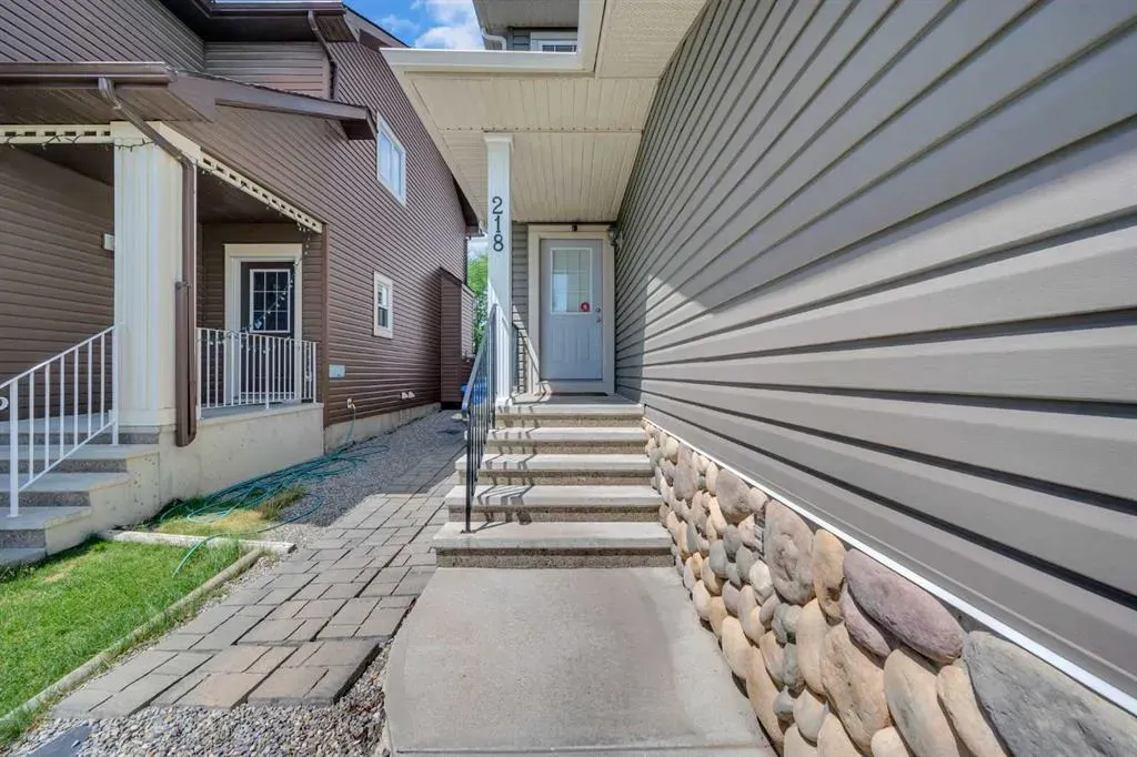 218 Evansford Circle NW