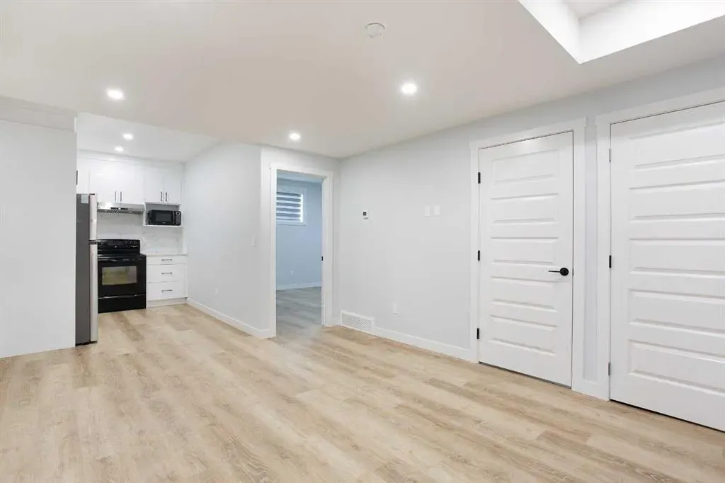200 Homestead Grove NE