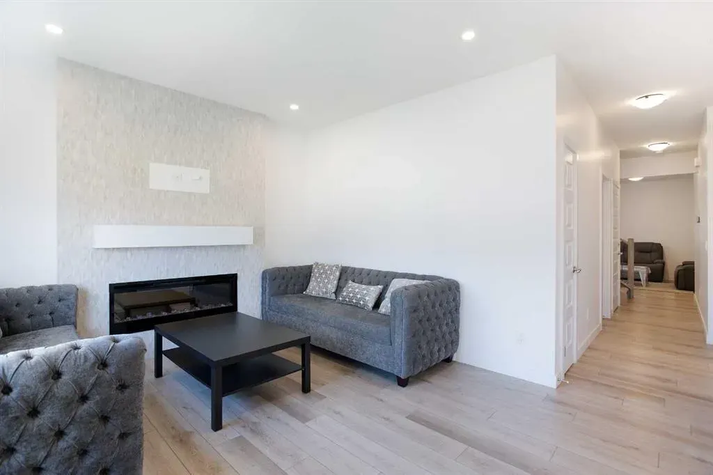 200 Homestead Grove NE