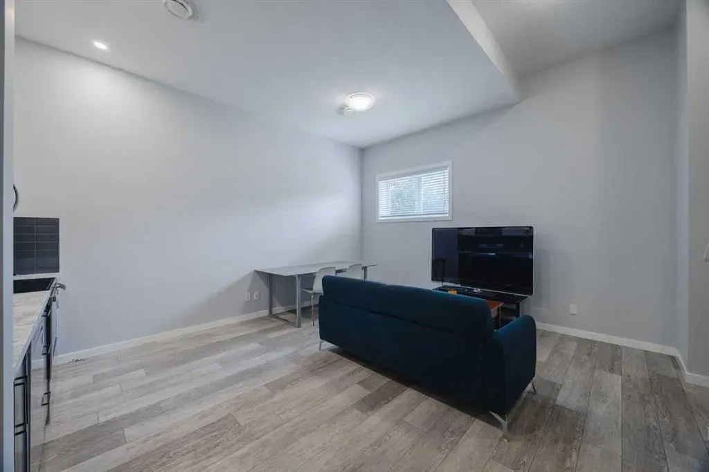 190 Magnolia Square SE