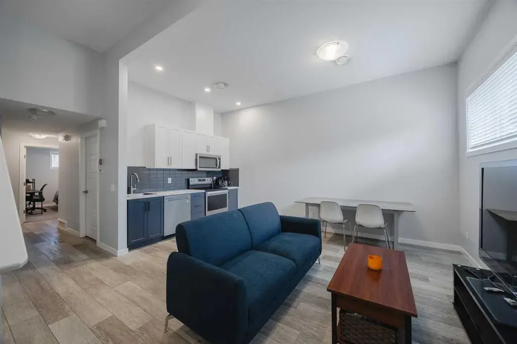 190 Magnolia Square SE