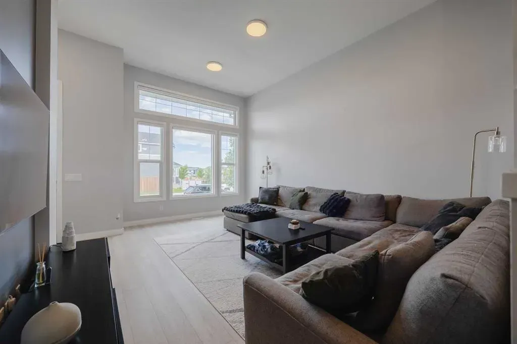 190 Magnolia Square SE