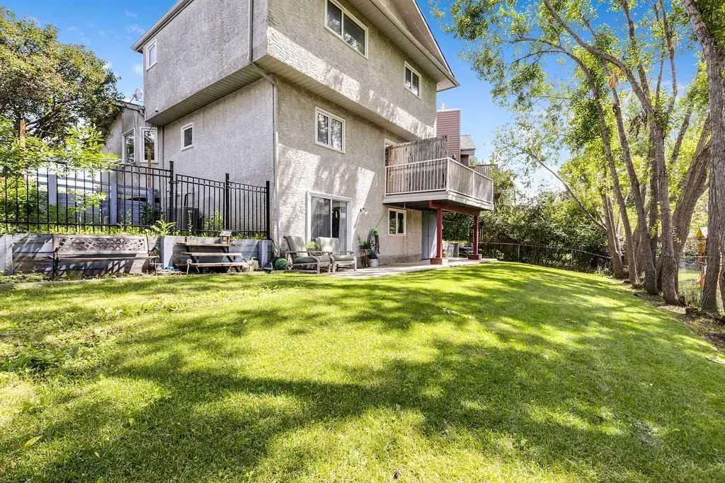203 Welch Place