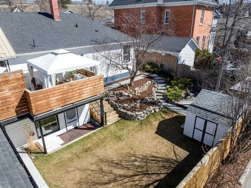 37 Elma Street W