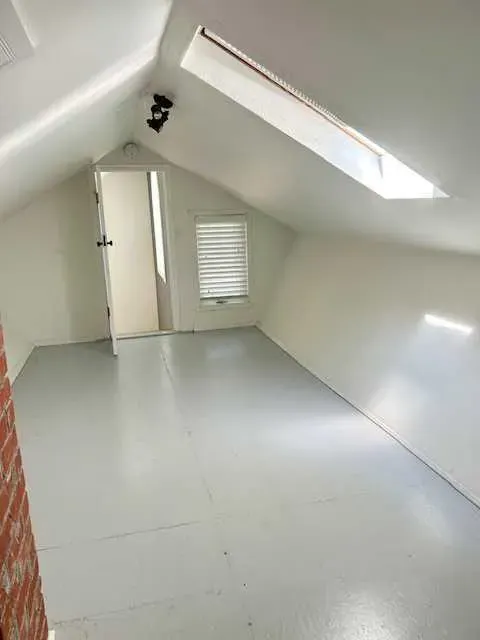37 Elma Street W