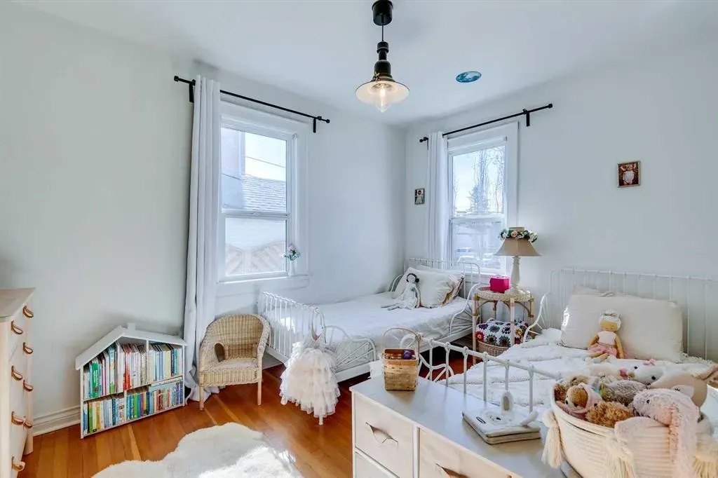 37 Elma Street W