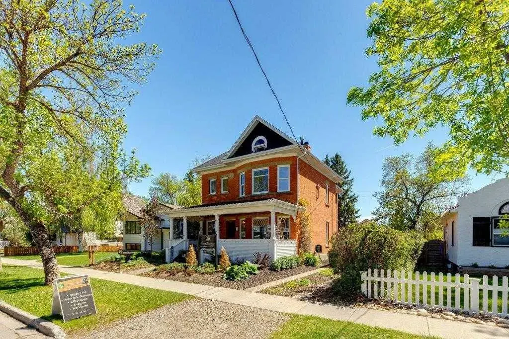 37 Elma Street W