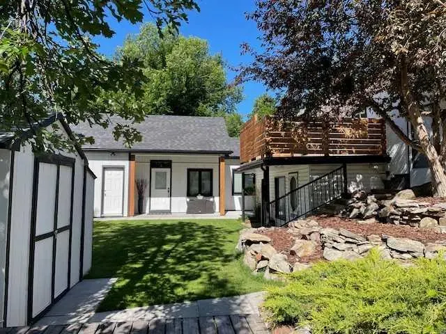 37 Elma Street W