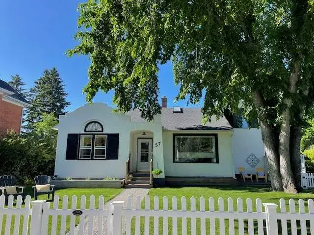 37 Elma Street W